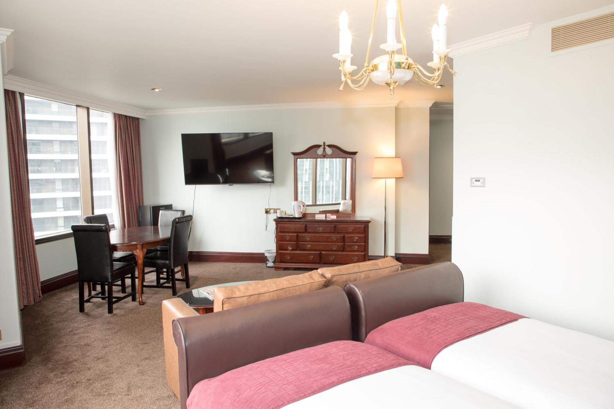 Britannia International Hotel Canary Wharf London Exterior photo A room at the hotel