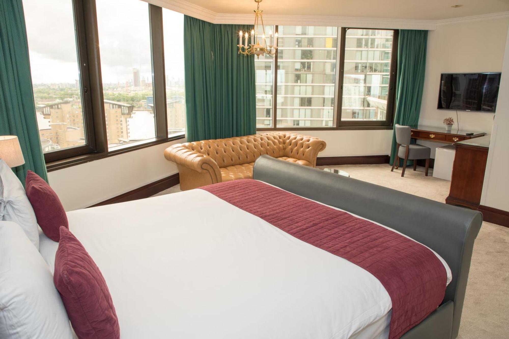 Britannia International Hotel Canary Wharf London Exterior photo A room at the hotel