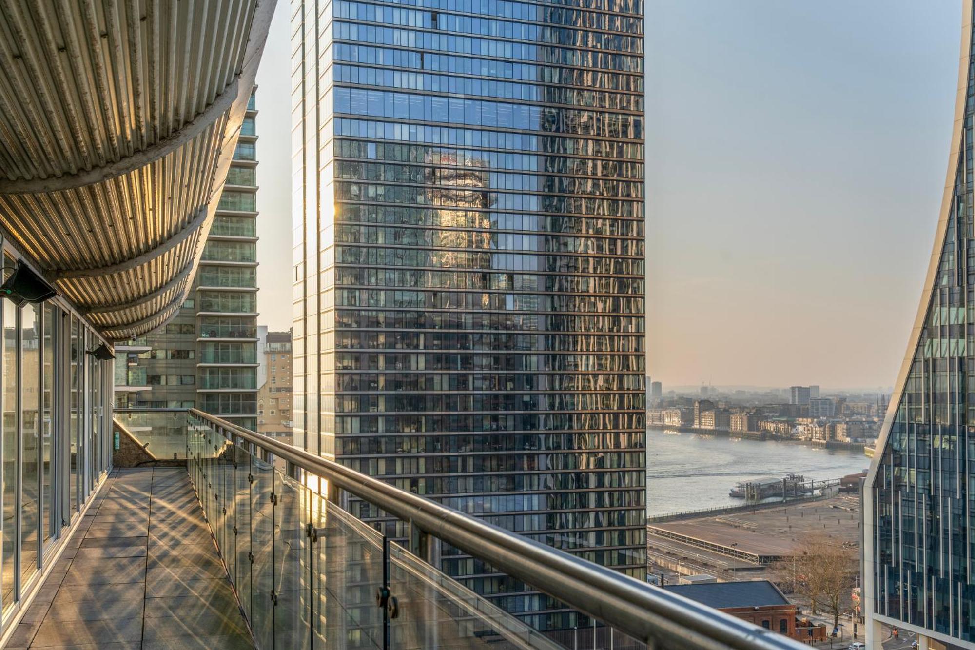 Britannia International Hotel Canary Wharf London Exterior photo